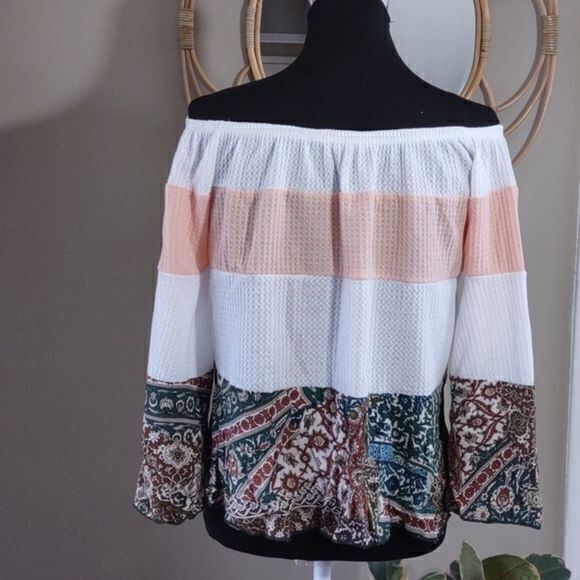 Off Shoulder Neutral Wide Striped Top with Pattern Bottom and Bell Sleeves Sz L - Picture 6 of 11